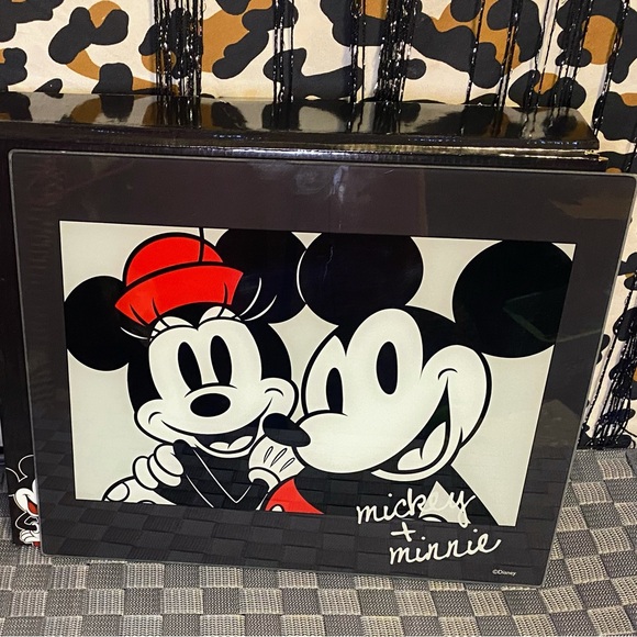 DISNEY MICKEY MOUSE GLASS CUTTING BOAR - Picture 2 of 7